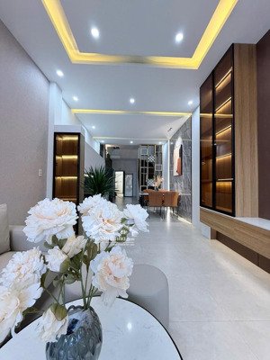 siêu phẩm nhà mới full nội thất cao cấp. mặt tiền nguyễn phước nguyên trung tâm thanh khê