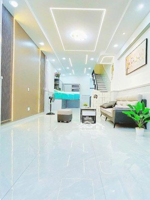 chủ gấp giảm sâu còn 5,78 tỷ nhà đẹp 2 tầng hẻm ô tô thông