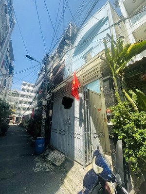 cc bán gấp nhà ở đường số 20-dương quảng hàm p5. dt 4x18=72m2 vuông vức. có hđt 18tr/th. giá 7,5t