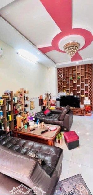 nhà mới gần hiệp thành city - nhỉnh 5 tỷ
4.2 nở hậu x22m | cn 88m, sàn 268m
sân xe hơi, sân thượng