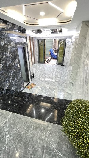 nhà mới nội thất cao cấp. hẻm 5m cách mặt tiền 50m . liền kề khu lê văn quới .