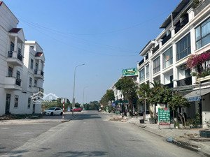 shophouse 75m2, 4 tầng nhìn 3 tòa chung cư đang xây 547 căn hộ giá 7,2 tỉ kinh doanh bất chấp