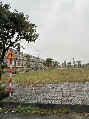 kđt ngọc dương mở rộng, bán cặp vip, view trung tâm thương mại, giá hợp lý.