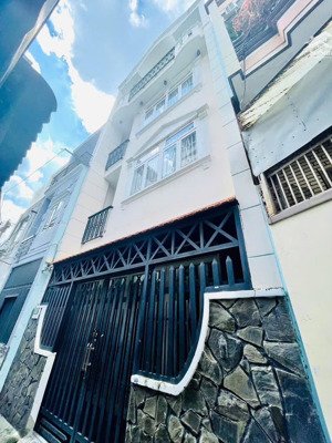 siêu phẩm giá rẻ ngang khủng 4 tầng đúc - quận phú nhuận