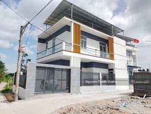 nhà góc 2 mặt đường đẹp, thiết kế hiện đại - ven nha trang 2,650 tỷ - 97m2 ngang 8m 3 phòng ngủ