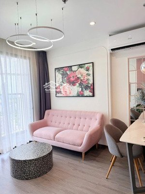 thuê 1n+ tone hồng xinh xắn view biệt thự malibu
đẳng cấp luôn giá 7 triệu / tháng liên hệ e xem