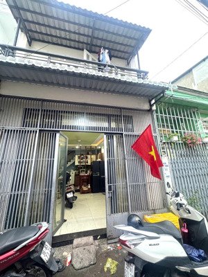 nhà 2 tầng mới hiệp thành 33 - sát bên siêu thị metro - qua gò vấp 3 phút- hẽm 4m - nhà mới ở ngay