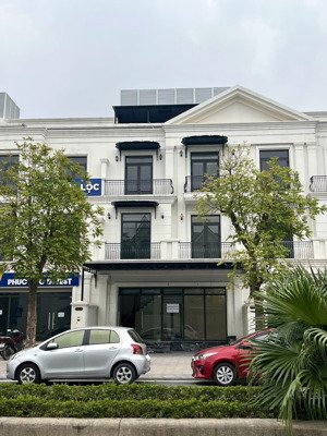 siêu phẩm shop tmdv 5 tầng, hoàn thiện full nội thất, thang máy, kết hợp ở và kinh doanh, 25tr/th