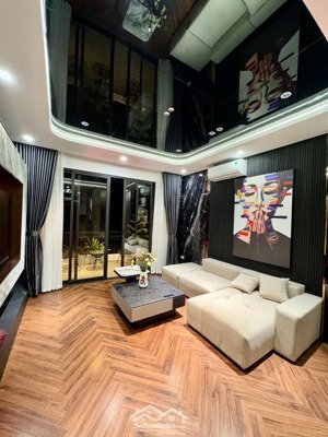 nhà đẹp ở ngay phố khương đình - thanh xuân. 6 tầng thang máy, diện tích sử dụng 50m2. giá 14.8 tỷ