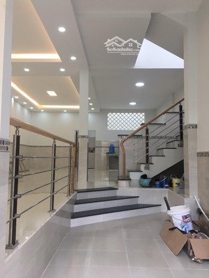 nhà hẻm lò gốm có hđt sẵn, dt lớn ngang 5.42 dài 12.44m trệt 1 lầu, giá: 6.3tỷ thương lượng