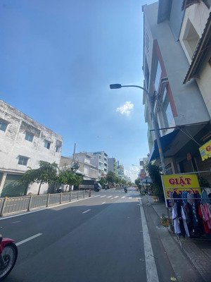 chỉ 54 triệu/m2 mặt tiền hoàng hữu nam, tp. thủ đức. dt: 30.2 x 90m (2050m2). xd cao tầng. 112 tỷ