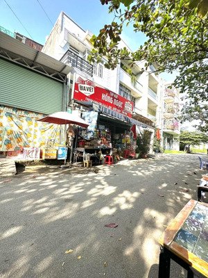 đất bán tặng nhà cấp 4 đường số nguyễn duy trinh phú hữu quận 9. dt: 71,3m2