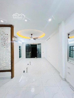 nhỉnh 9 tỷ nhà cầu giấy 5 tầng,30m,mt đẹp,ngõ thông kinh doanh,50m ô tô tránh,2 thoáng