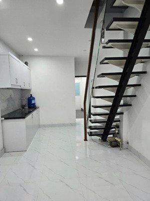 bán nhà sài đồng, long biên 32m2 x 5 tầng. giá chỉ 3,7 tỷ. ô tô đỗ cửa. giá tốt