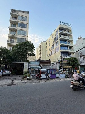 góc 2mt, phạm văn bạch, tân bình (8,2x25,6m) hđt 100tr/th giá 32 tỷ dtxd hầm 7 tầng