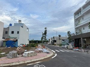 hàng ngộp ngay đường nguyễn hữu trí, tân túc, bình chánh ,lô 80m2, giá ngộp chủ thu về 2 tỷ 6, shr