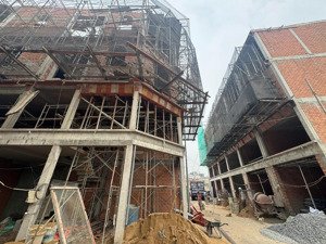 với 6,39 tỷ có ngay nhà phố view sông 3 tầng dt 50m2, hỗ trợ vay - pháp lý đầy đủ. sổ hồng riêng