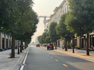 chủ nhà căn tiền gửi bán nhanh căn liền kề 80m2 mặt đường lớn 17m siêu đẹp