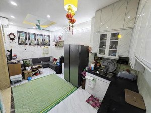chính chủ bán nhà vạn phúc, dt 30m2 hơn 7 tỷ nhà 5 tầng 3 pn.bán kính 1,5km ra chợ hà đông, sổ vuôn