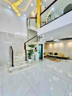 định cư canada bán gấp nhà đường nguyễn thị minh khai, quận 1. còn tl hẻm 6m /65m2 shr