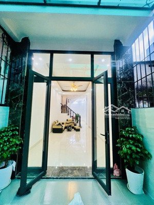 bán căn góc hiếm trung tâm cầu giấy - nhà đẹp dt 47m2 chỉ với 11.5 tỷ