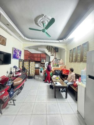 bán gấp nhà hoàng mai 5,4 tỷ tại nguyễn chính, thịnh liệt, hoàng mai, hà nội. 4 tầng 3 ngủ.