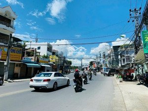 [ nhà 3 tầng mặt tiền đường 2/4 _ gần cầu hà ra ] ra 200m là champa island giá : 11 tỷ