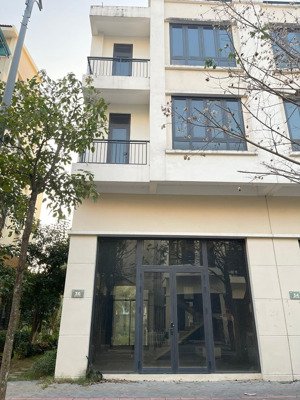 bán căn xẻ khe phố trần hữu tước ecopark hải dương dt 92,6m không khác gì biệt thự