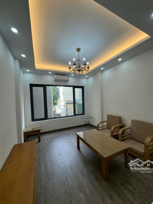 nhà phạm văn đồng, bắc từ liêm 37m x 5tầng. oto đỗ cổng, gần mặt phố. trước nhà thoáng sáng sạch sẽ