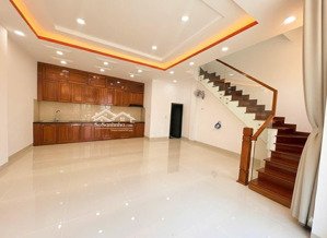 [ nhà 3 tầng mặt tiền mai an tiêm _ gần đại học nha trang ] 700m là biển hòn chồng giá : 6,3 tỷ