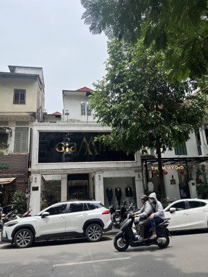 cho thuê nhà mặt phố lạc long quân, diện tích 160m2 x 3 tầng, mặt tiền 6m, lh 