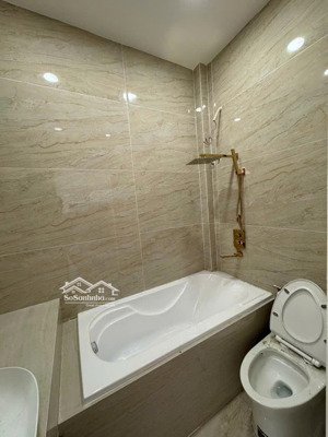 lạc long quân,hẻm xe hơi.gần mặt tiền.41m2 giá tốt chỉ 5,05 tỏi(tl)