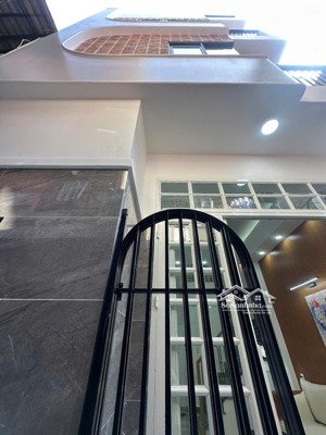 nhà đẹp đón xuân! 4 tầng| 3 phòng ngủ| hẻm 154 âu dương lân p.chánh hưng quận 8