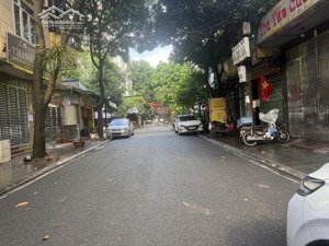 bán nhà phân lô quân đội long biên vừa ở vừa kinh doanh ô tô tránh 21 tỷ
nhà 7 tầng thang máy,