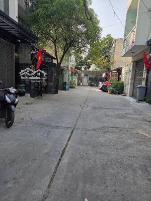 giá : 9 tỷ 700 ( thương lượng ) nhà 5 tầng - có thang máy - đường nhựa 7m - diện tích : 4m x 19m