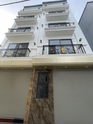 bán nhà 32m2 giá 2tỷ700tr nhà sổ đỏ chuẩn , không quy hoạch không lỗi phong thủy , thiết kế đẹp