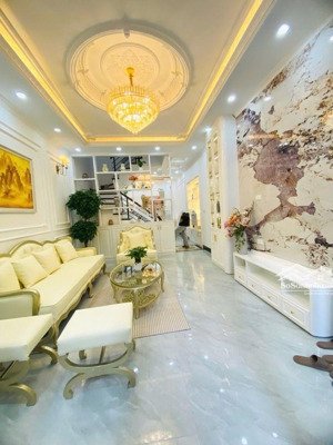 phân lô -vf3 đỗ cửa- ngõ thoáng đẹp rộng 3m - ngõ nông thoáng - sau qh ra gần mặt đường.