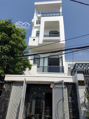 nhà 1 trệt 3 lầu 4x20m, mặt tiền đường nhựa thông gần chợ đầu mối hóc môn