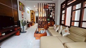 bán nhà đẹp 3 tầng gần biển trung tâm khu bàn cờ nha trang giá tốt chỉ 7,3 tỷ - diện tích 101m2