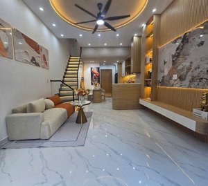 phân khúc hơn 5.x tỷ có 3p.ngủ rộng có p.ngủ dưới trệt cho người già) đường lê văn thọ f14 gò vấp