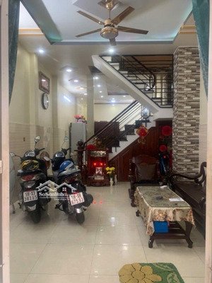bán nhà 3 lầu ngay chợ đầu mối , 4.2 x 17 , hẻm xe tải , thủ đức , nhỉnh 5 tỷ (tl)