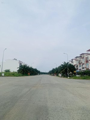 cần bán lô nhà phố block b1 đối diện công viên, dự án star village