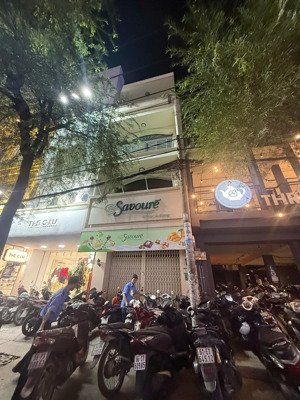 cho thuê nhà ngay mặt tiền nguyễn gia trí d2, khu vực sầm uất nhất tại bình thạnh, vị trí hiếm.