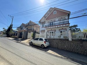 bán căn nhà mặt tiền hẻm khe sanh. cách hồ xuân hương 2,4km. 16 tỷ (tl)