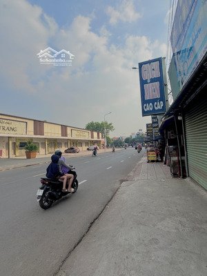 cho thuê mb + nhà ở 1 trệt 2 lầu vị trí: nhà mặt tiền đường đồng khởi, gần cây xăng 26