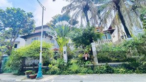 hiếm! bán biệt thự mặt tiền thủ thiêm villas hồ bơi sân vườn - dt: 25x25m - 3 tầng - giá: 88 tỷ