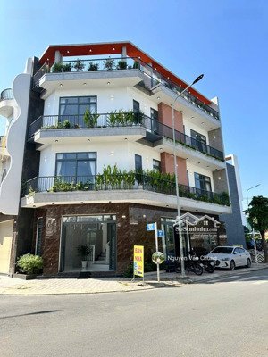 mua nhà đón tết 2026. nhà gốc 2 mặt tiền đường kinh doanh buôn bán thuận lợi, sân thượng trước sau