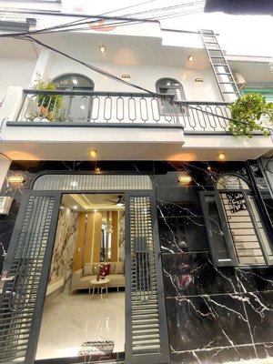 bán gấp nhà 2tỷ 050 đầy đủ nt đường bùi quang là p12 gò vấp , 2pn - sổ hồng riêng