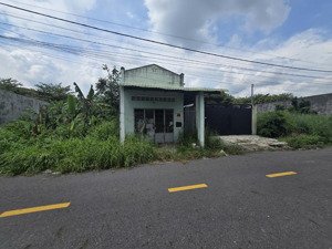 nhà mặt tiền nhựa, ngay kcn chà là. 850tr