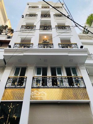 mặt tiền lớn ngay trần hưng đạo, quận 1. dt 10mx25m - xd: hầm 10 tầng - hđt 700triệu. giá: 130tỷ